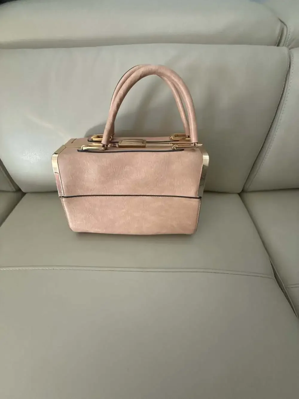 UNIQUE DESIGN BAG W/CROSSBODY STRAP